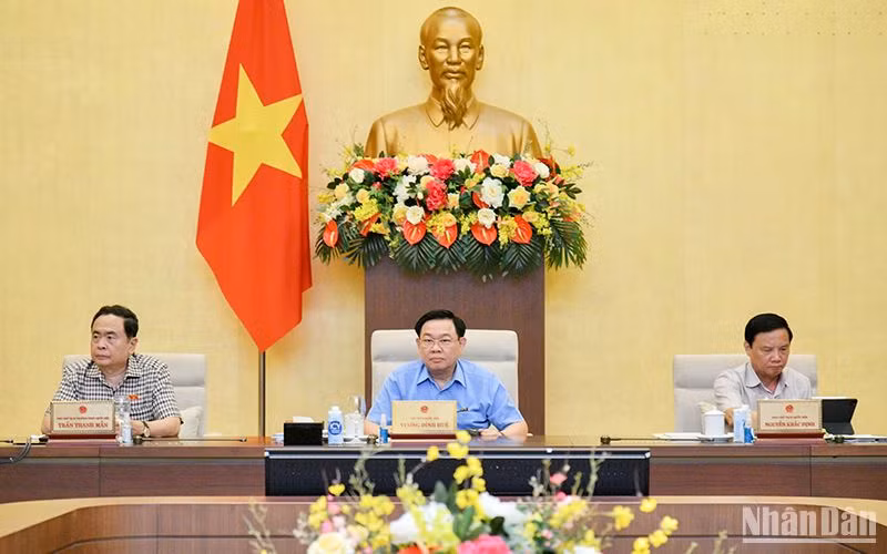 Chủ tịch Quốc hội Vương Đình Huệ và các Phó Chủ tịch Quốc hội dự phiên họp. (Ảnh: Duy Linh)