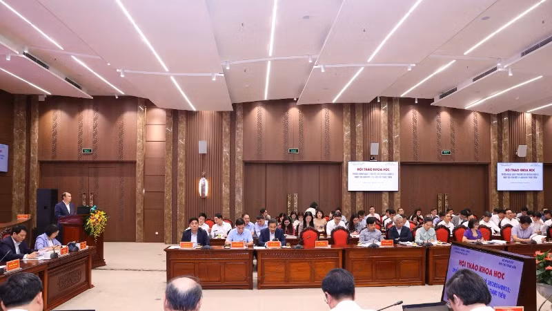 Quang cảnh hội thảo khoa học “Triển khai Luật Thủ đô: Những vấn đề lý luận và thực tiễn”.