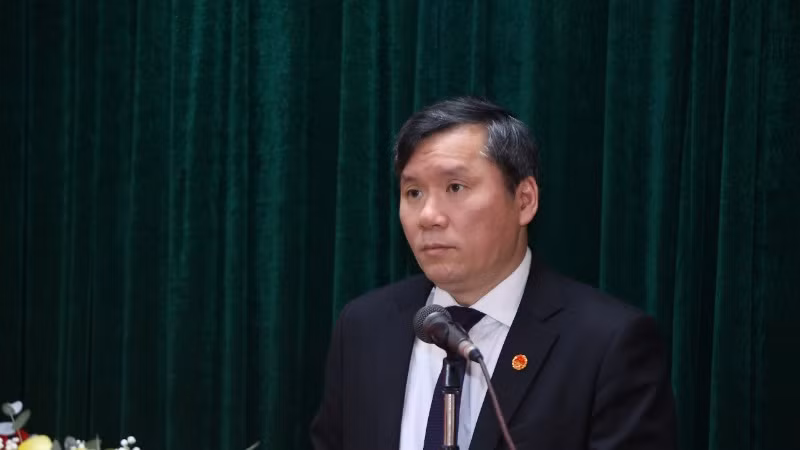 Đồng chí Lê Văn Lợi, Phó Giám đốc Học viện Chính trị quốc gia Hồ Chí Minh phát biểu ý kiến tại Hội thảo.