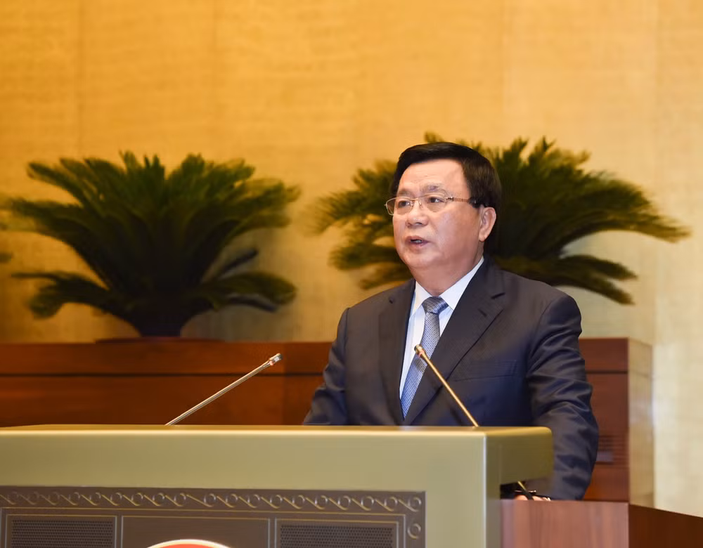 Đồng chí Nguyễn Xuân Thắng, Ủy viên Bộ Chính trị, Giám đốc Học viện Chính trị Quốc gia Hồ Chí Minh, Chủ tịch Hội đồng Lý luận Trung ương truyền đạt nội dung trọng tâm, cốt lõi, điểm mới trong Dự thảo Báo cáo Chính trị tại Đại hội XIV của Đảng. (Ảnh: TRẦN HẢI)