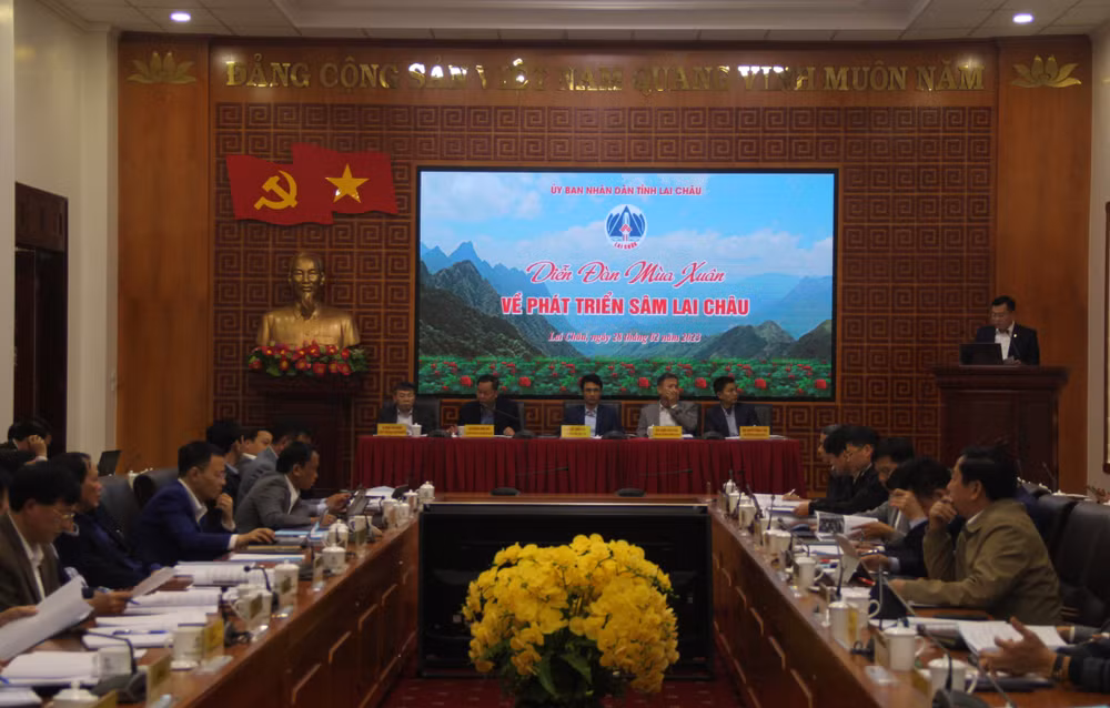 Các đại biểu tham gia Diễn đàn.