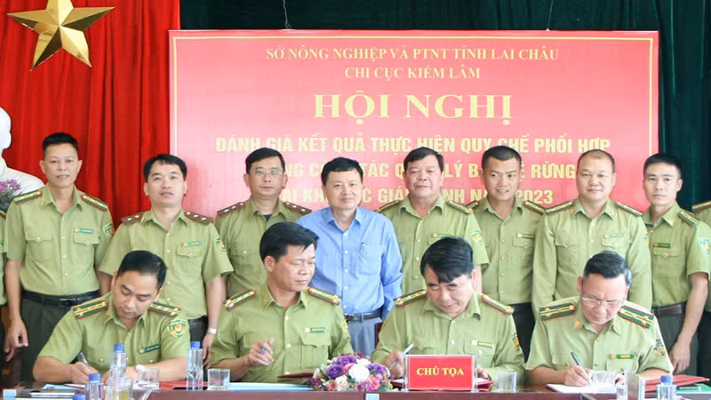 Ký kết quy chế phối hợp công tác quản lý bảo vệ rừng giáp ranh.