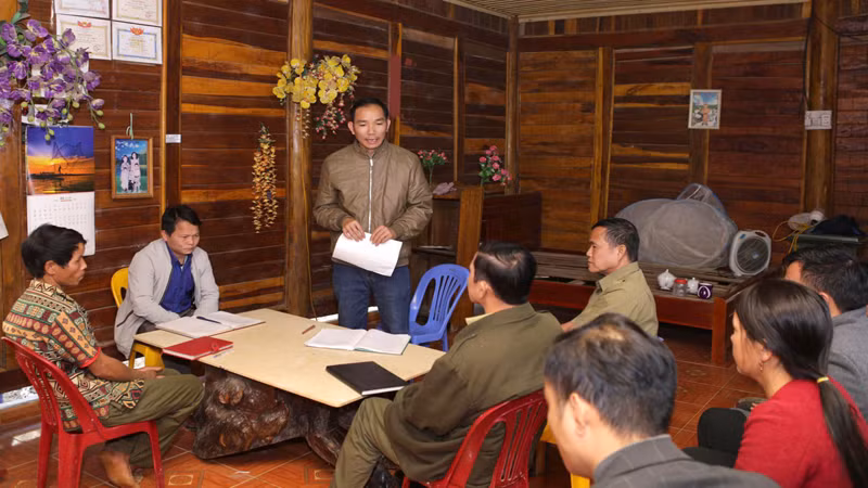 Công tác luân chuyển cán bộ vừa tạo môi trường rèn luyện cho cán bộ, vừa tăng cường nguồn lực cho cơ sở còn gặp khó khăn.