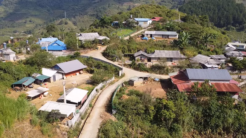 Bản Hồng Thu, xã Lản Nhì Thàng sau 3 năm chuyển về nơi ở mới có nhiều đổi thay.