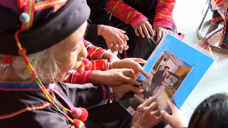 Cho đến nay ký ức của người già ở xã Mù Cả về thầy giáo Bôn vẫn là những câu chuyện để giáo dục con cháu.