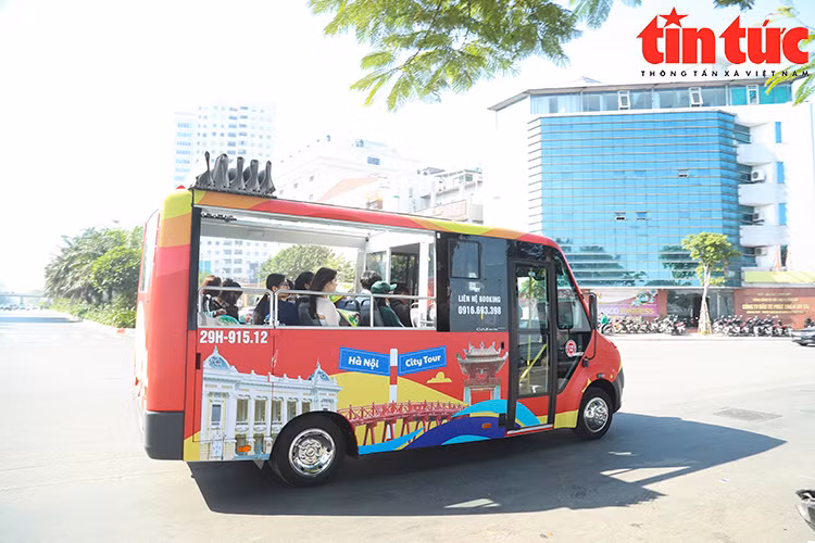 Trẻ em dưới 6 tuổi được miễn phí khi đi cùng người lớn.