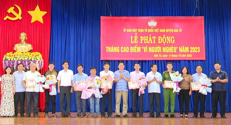 Phát động Tháng cao điểm "Vì người nghèo" tại huyện Đăk Tô.