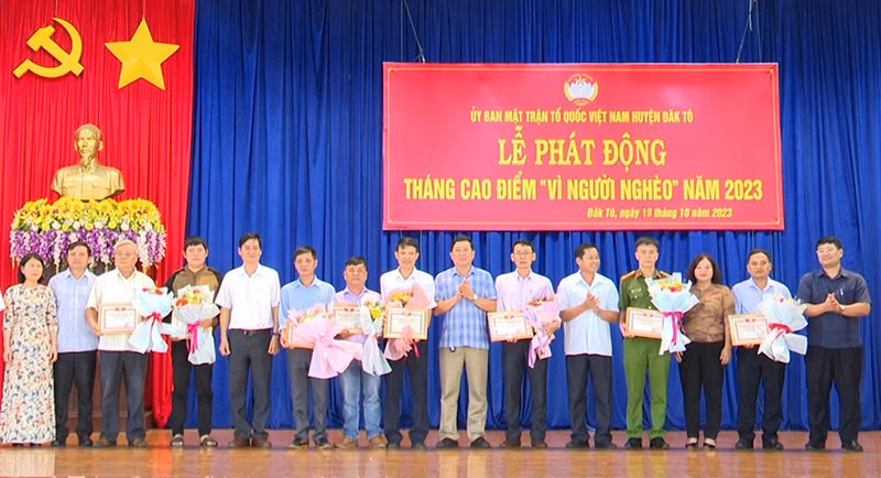 Phát động Tháng cao điểm "Vì người nghèo" tại huyện Đăk Tô.