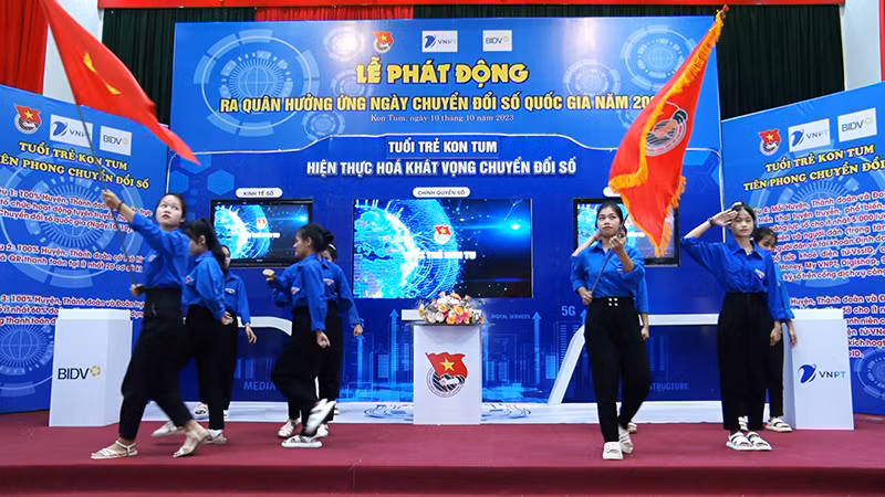 Tuổi trẻ Kon Tum ra quân hưởng ứng Ngày Chuyển đổi số quốc gia năm 2023.