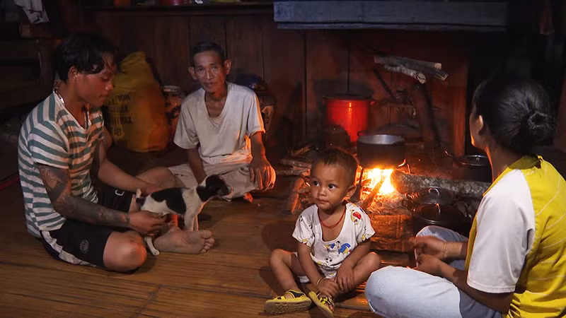 Cuộc sống người dân thôn 3, xã Trà Vinh, huyện Nam Trà My tại vùng vướng mắc địa giới hành chính giữa hai tỉnh Kon Tum và Quảng Nam còn nhiều khó khăn.