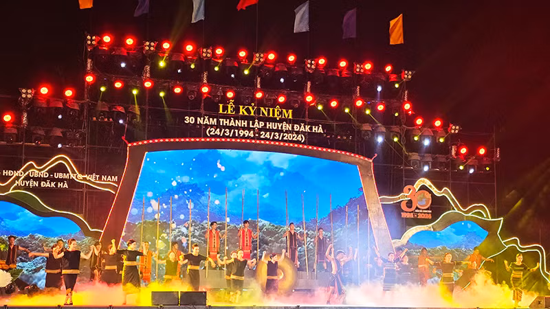 Chương trình nghệ thuật “Đăk Hà - Niềm tin chân trời mới” nhân kỷ niệm 30 năm thành lập huyện Đăk Hà