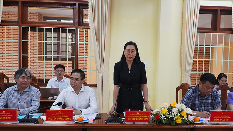 Đồng chí Bùi Thị Quỳnh Vân phát biểu tại hội nghị. Đồng chí Bùi Thị Quỳnh Vân phát biểu tại hội nghị.