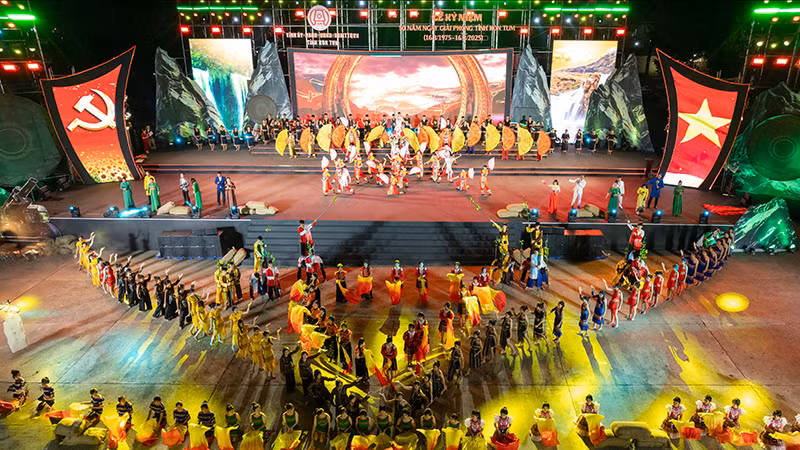 Long trọng tổ chức kỷ niệm 50 năm Ngày giải phóng tỉnh Kon Tum.