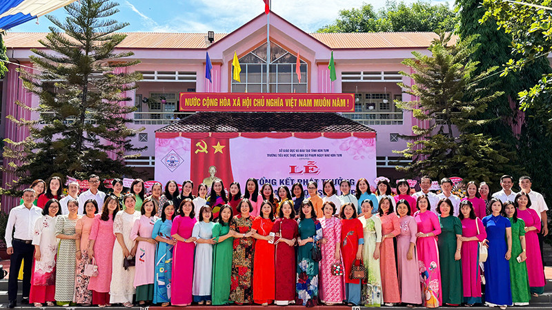 Cán bộ, giáo viên Trường tiểu học thực hành sư phạm Ngụy Như Kon Tum hoàn thành xuất sắc nhiệm vụ năm học 2024-2025.