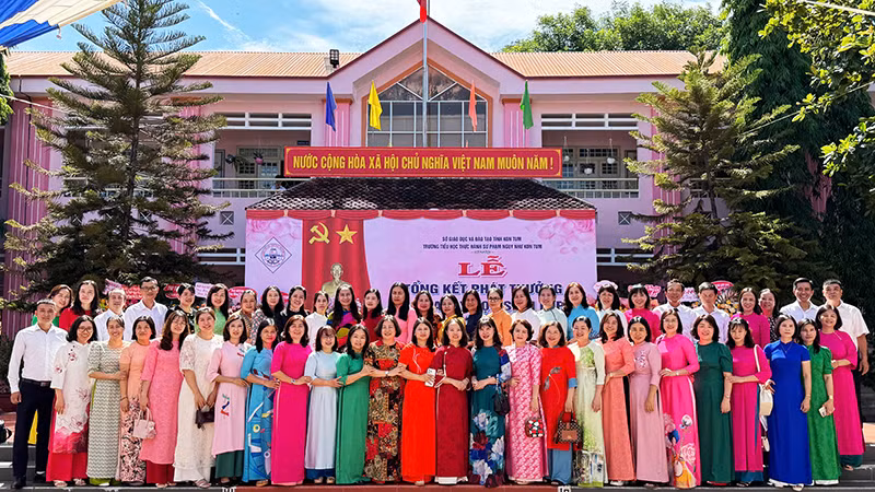 Cán bộ, giáo viên Trường tiểu học thực hành sư phạm Ngụy Như Kon Tum hoàn thành xuất sắc nhiệm vụ năm học 2024-2025.