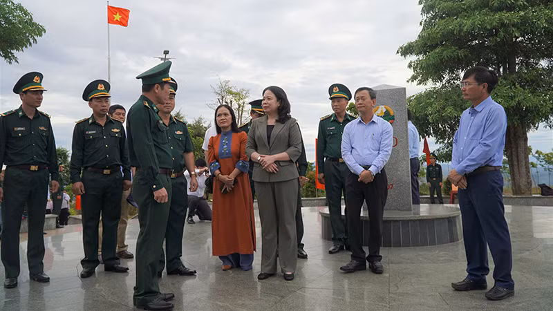Phó Chủ tịch nước Võ Thị Ánh Xuân thăm Cột mốc biên giới ngã ba Đông Dương.