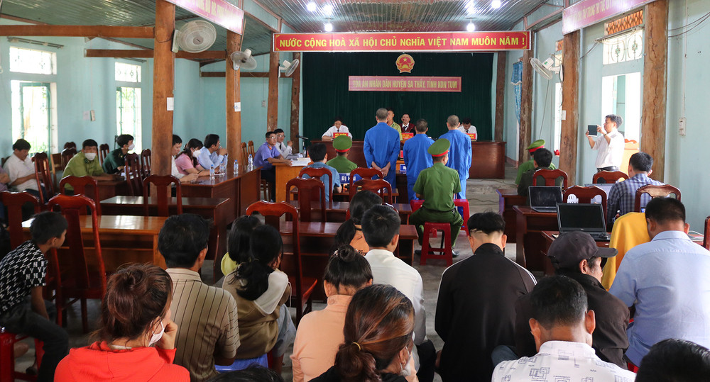Quang cảnh phiên tòa.