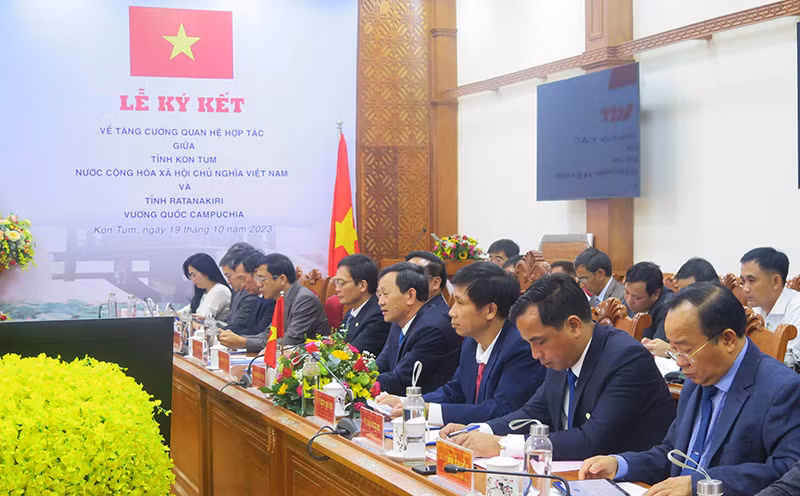 Đoàn đại biểu tỉnh Kon Tum.