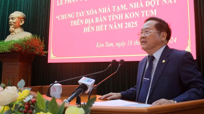 Chủ tịch Ủy ban nhân dân tỉnh Kon Tum Lê Ngọc Tuấn phát biểu tại buổi lễ.