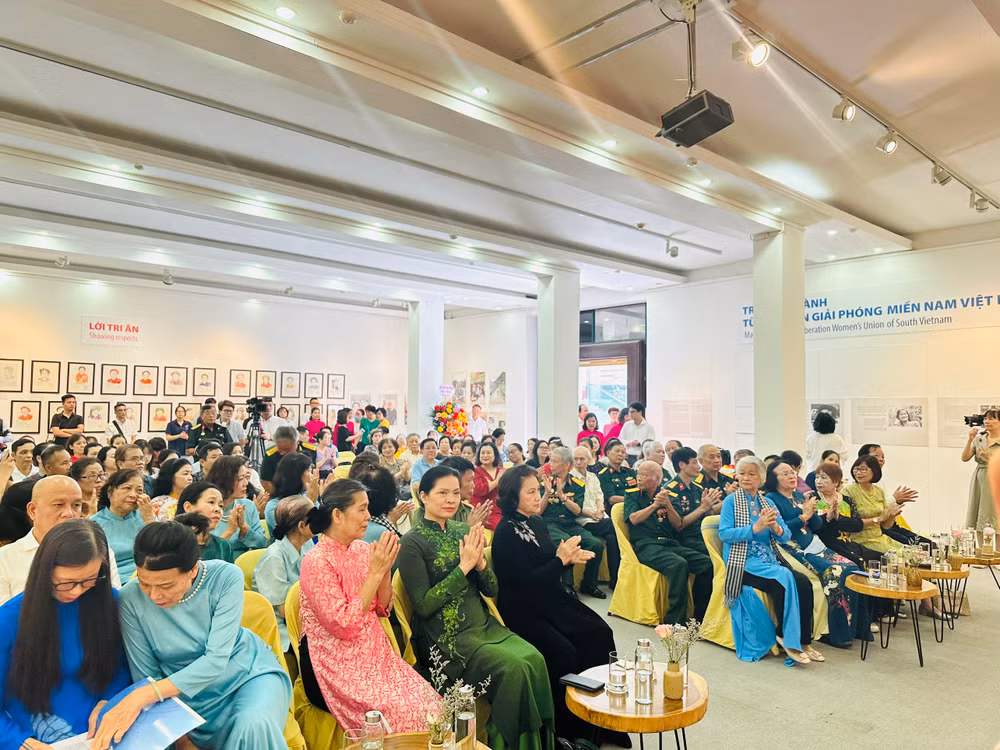 Các đại biểu tham dự chương trình.