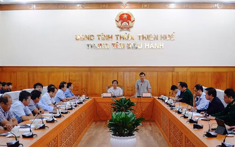 Bí thư Tỉnh ủy Lê Trường Lưu và Chủ tịch UBND tỉnh Nguyễn Văn Phương chủ trì buổi họp giao ban với các Sở, ban ngành và các địa phương trong tỉnh.