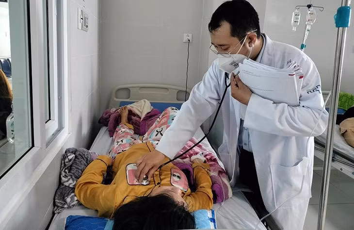 Bệnh viện đa khoa Minh Thiện (thành phố Tam Kỳ) tiếp nhận, điều trị bệnh nhân bị sốt xuất huyết