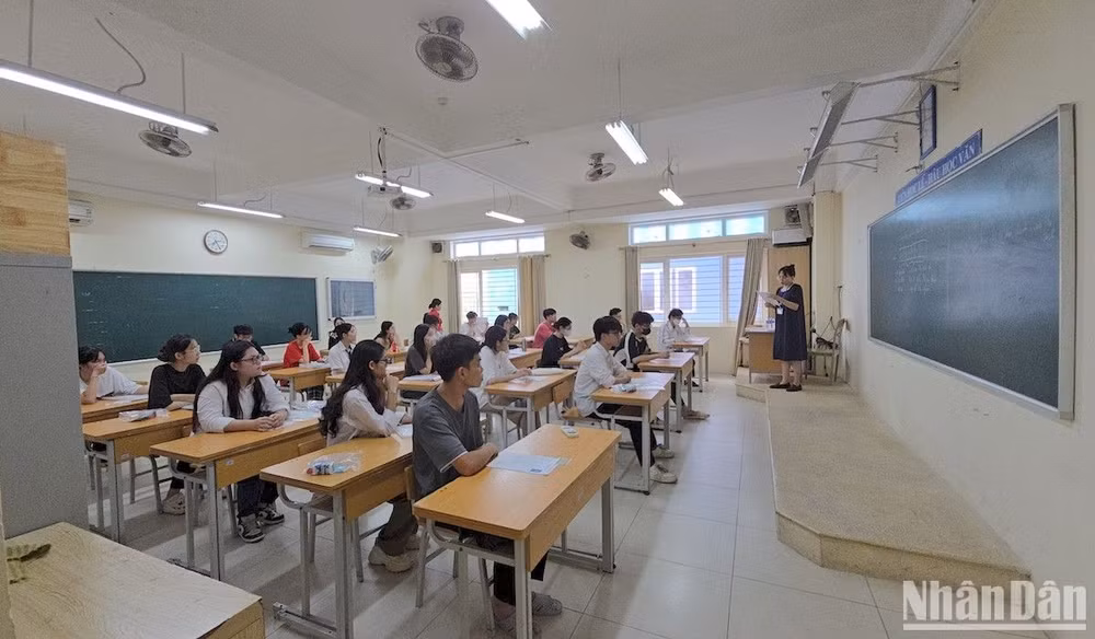 Kỳ thi tốt nghiệp THPT năm 2024 đánh dấu mốc là kỳ thi cuối cùng dành cho học sinh theo Chương trình giáo dục phổ thông 2006 (Ảnh: TRUNG HIẾU) Kỳ thi tốt nghiệp THPT năm 2024 đánh dấu mốc là kỳ thi cuối cùng dành cho học sinh theo Chương trình giáo dục phổ thông 2006 (Ảnh: TRUNG HIẾU)