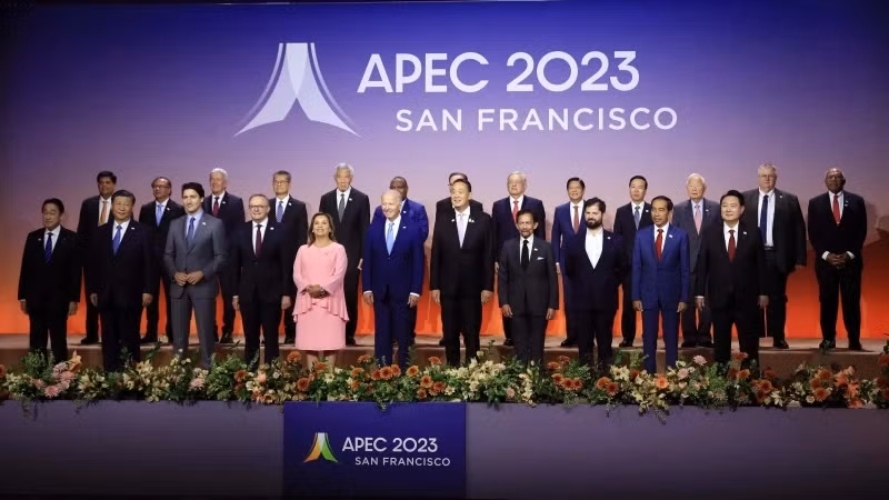 Chủ tịch nước Võ Văn Thưởng với các Nhà Lãnh đạo Kinh tế APEC. (Ảnh: Thống Nhất/TTXVN)