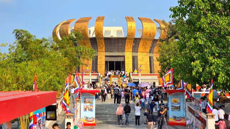 Đông đảo người dân, du khách về dự Lễ Giỗ Tổ Hùng Vương năm 2025.