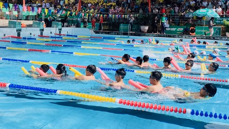 Huấn luyện bơi và kỹ năng bơi cứu đuối là một giải pháp quan trọng nhằm hạn chế tai nạn đuối nước cho trẻ em.