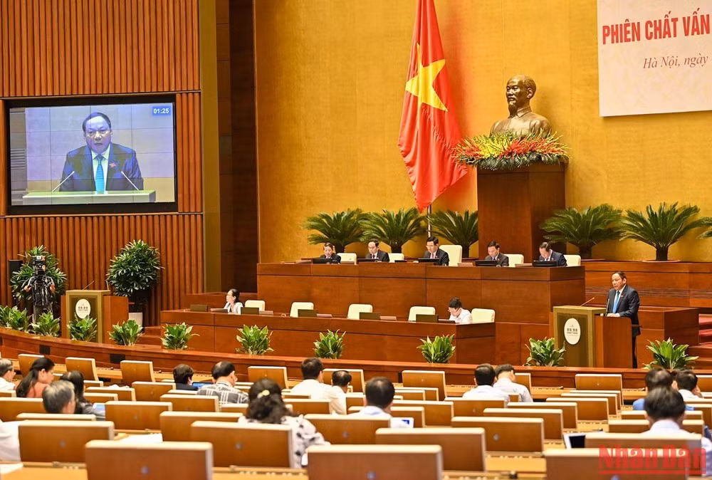 Phiên chất vấn và trả lời chất vấn về nhóm vấn đề thứ 2 thuộc lĩnh vực văn hóa, thể thao và du lịch.