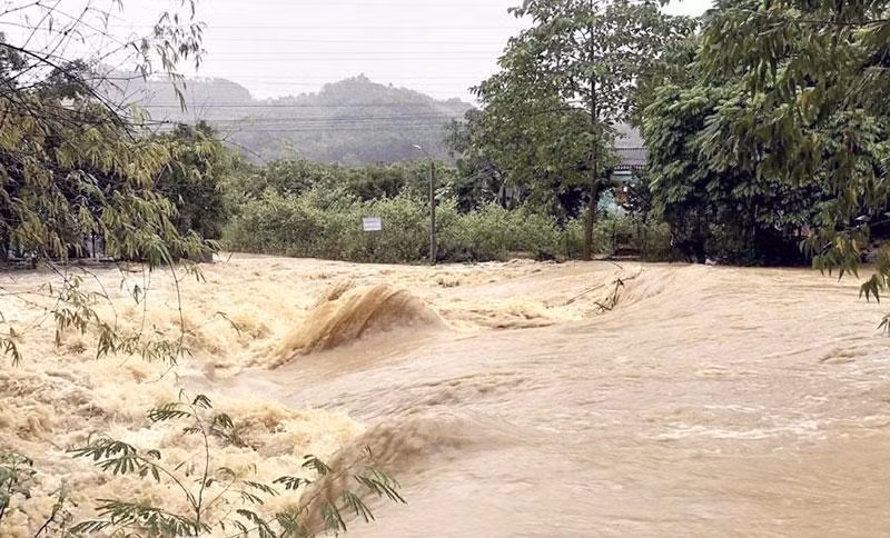 Mưa lớn gây lũ trên hệ thống suối xã Thượng Ấm, huyện Sơn Dương, tỉnh Tuyên Quang.