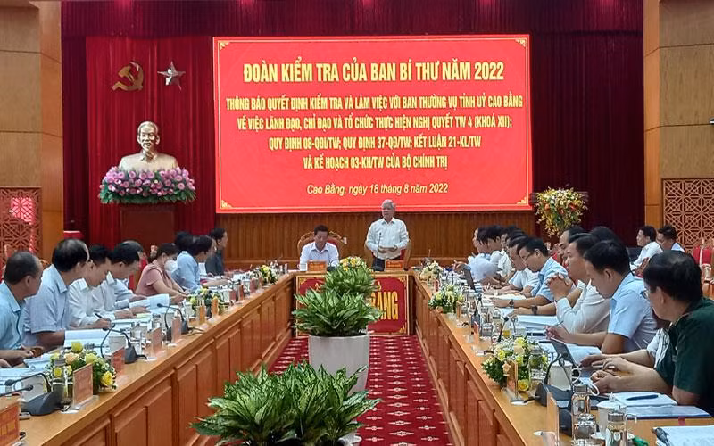 Các đại biểu dự buổi làm việc.