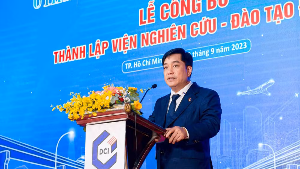 Ông Hồ Minh Hoàng, Chủ tịch Tập đoàn Đèo Cả phát biểu tại Lễ ra mắt Viện DCI. Ông Hồ Minh Hoàng, Chủ tịch Tập đoàn Đèo Cả phát biểu tại Lễ ra mắt Viện DCI.