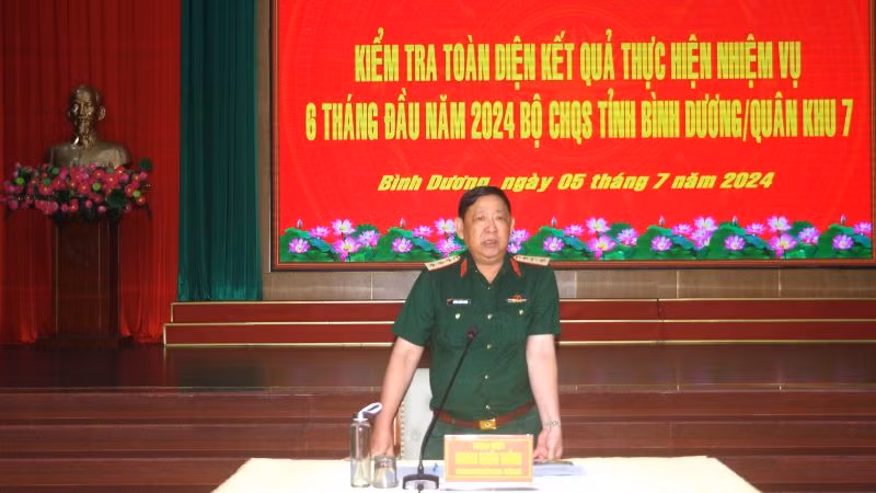 Thượng tướng Huỳnh Chiến Thắng phát biểu ý kiến tại buổi kiểm tra.