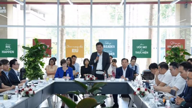 Phó Chủ tịch Thường trực Ủy ban nhân dân tỉnh Bình Dương Mai Hùng Dũng phát biểu ý kiến tại chương trình.