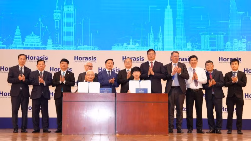 Trước sự chứng kiến của Phó Thủ tướng Chính phủ Trần Hồng Hà và lãnh đạo tỉnh Bình Dương, Tổng Công ty Becamex IDC và Tập đoàn Sunwah (Hồng Kông, Trung Quốc) đã ký kết biên bản ghi nhớ nhằm thúc đẩy đổi mới sáng tạo, chuyển đổi số, phát triển công nghệ...