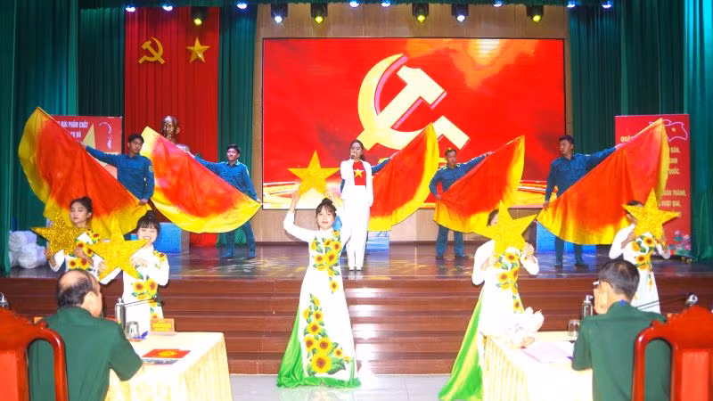 Một tiết mục khai mạc hội thi.