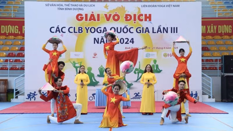 Biểu diễn văn nghệ chào mừng tại Lễ khai mạc giải.