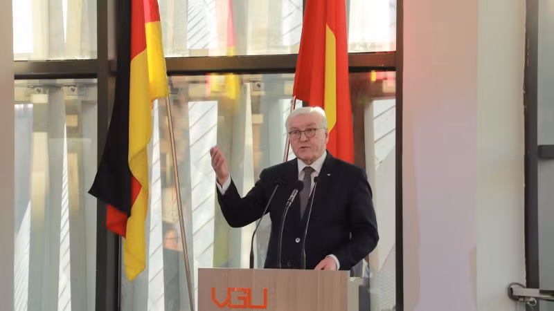Tổng thống Frank-Walter Steinmeier phát biểu ý kiến.