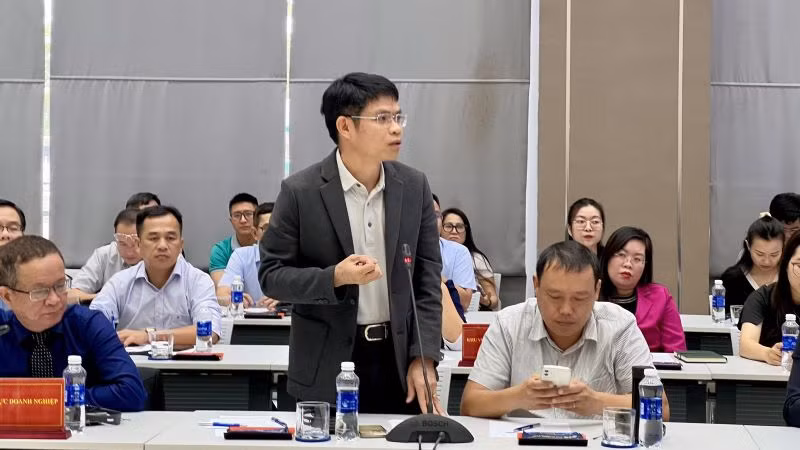 Đại diện các doanh nghiệp nước ngoài nêu ý kiến tại Hội nghị.