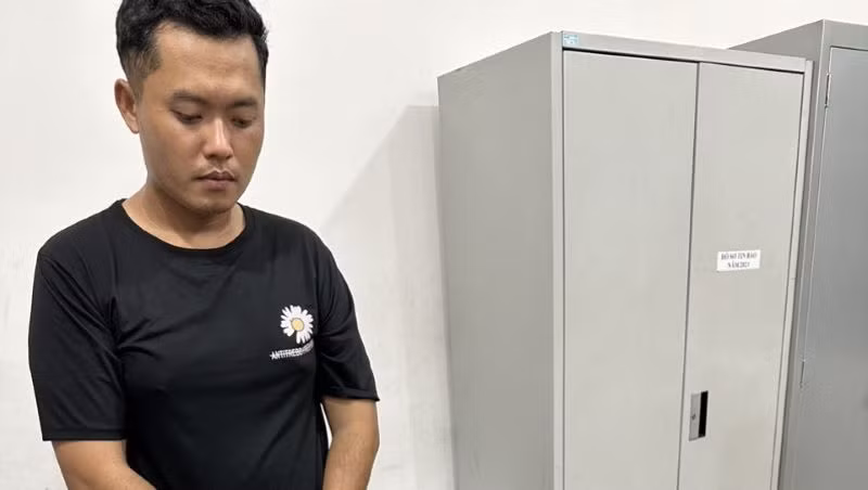 Đối tượng Trần Dương Ngọc Hải bị bắt giữ khẩn cấp. 