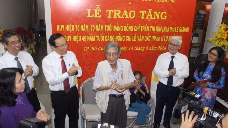 Nhạc sĩ Lư Nhất Vũ chia sẻ một điệu nhạc do nhạc sĩ sáng tác.