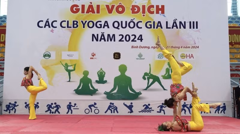 Các đoàn thi đấu trong ngày đầu tiên ngay sau lễ khai mạc.