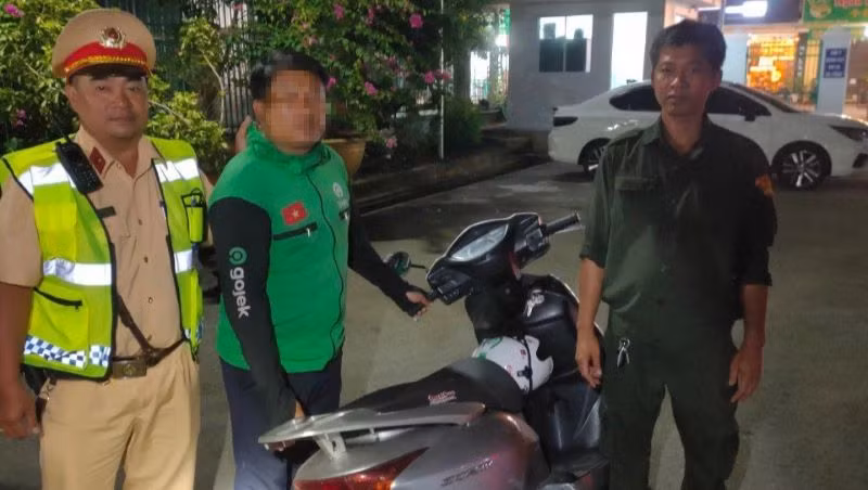 Đối tượng Nguyễn Đức Nhân (giữa). 