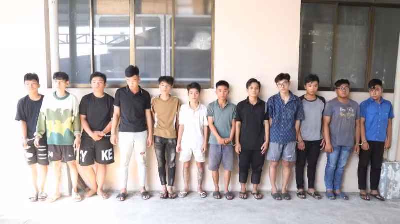 12 đối tượng bị tạm giữ để điều tra, làm rõ hành vi Giết người và Gây rối trật tự công cộng.