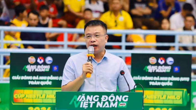 Tổng Biên tập Báo Thiếu niên Tiền phong và Nhi đồng, Trưởng Ban Tổ chức giải Nguyễn Phan Khuê phát biểu ý kiến tại lễ khai mạc.