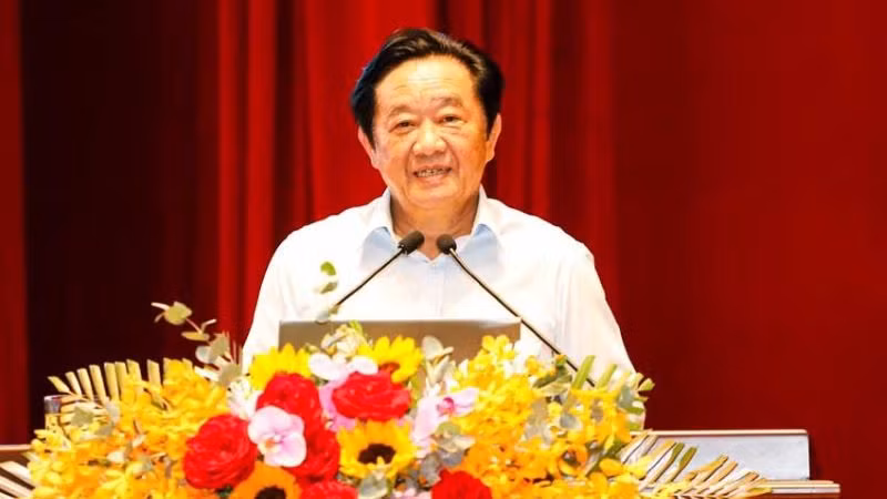 Tiến sĩ Nguyễn Hoàng Thao, Phó Bí thư Thường trực Tỉnh ủy Bình Dương phát biểu ý kiến tại hội nghị.