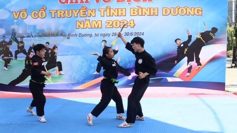 Các động viên tham gia biểu diễn tại Lễ khai mạc giải.