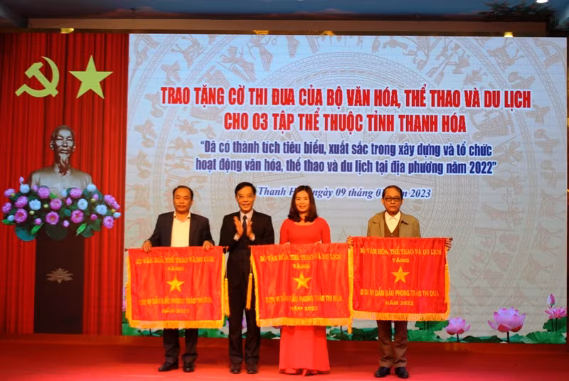 Ba tập thể ở Thanh Hóa được Bộ Văn hóa-Thể thao và Du lịch tặng cờ dẫn đầu phong trào thi đua năm 2022.
